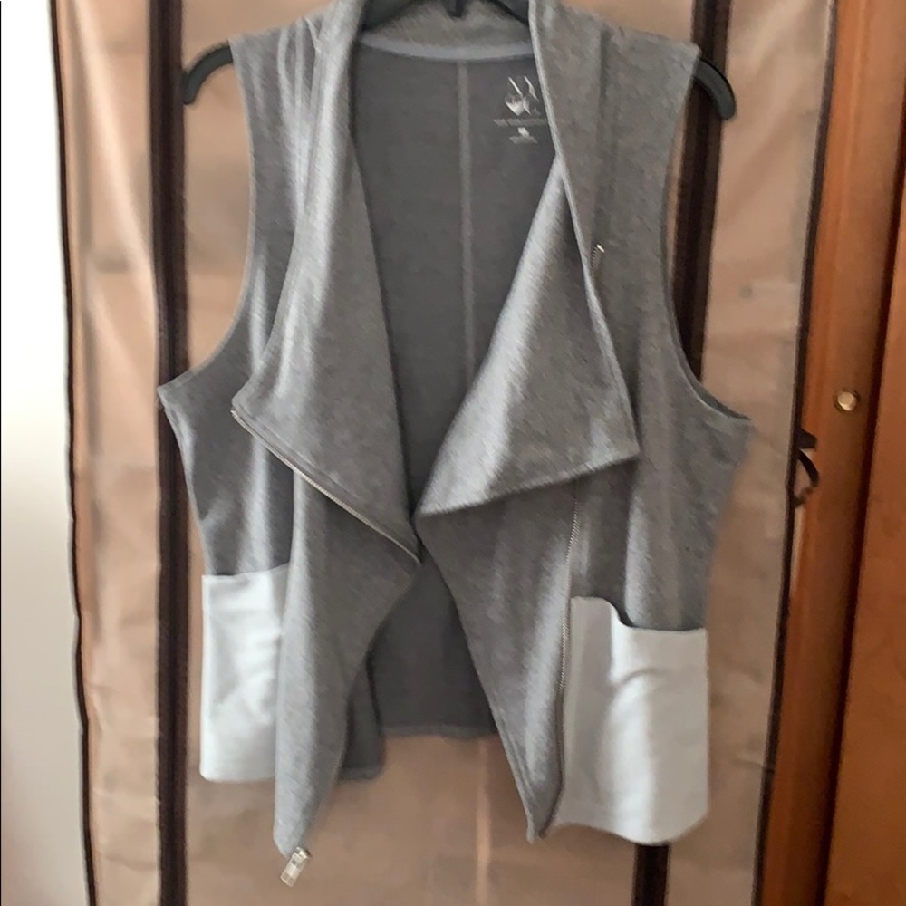 Vest - Picture 4 of 4
